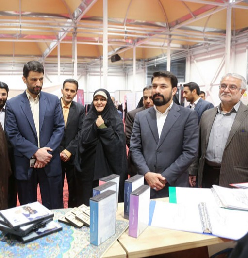 The fashion and clothing exhibition of the family city was opened in Yazd